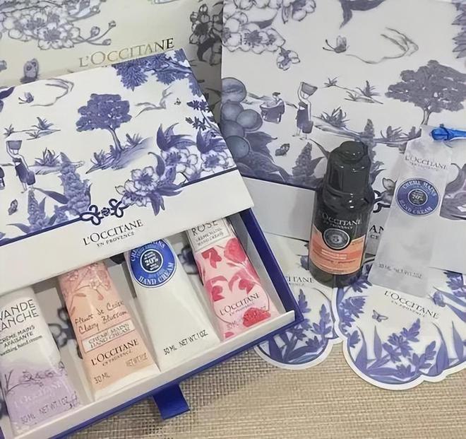 是中产最爱如今靠县城贵妇“续命”OG真人450亿美妆巨头退市曾(图9)