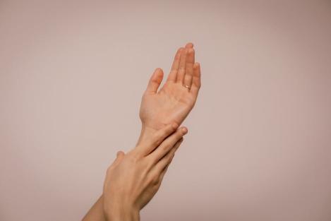 秘诀让你重回青春巅峰！OG真人臻爱荟揭秘护肤(图3)