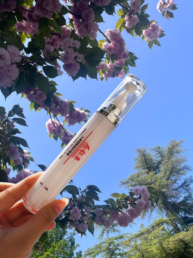 眼霜复盘：眼周肌肤可以变得更加光滑！OG真人平台滋润补水抗皱清爽不粘腻的(图2)