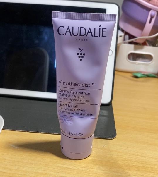 哪个牌子护手霜好用?一篇全面解析!OG视讯护手霜多少钱的牌子效果好(图4) 哪个牌子护手霜好用?一篇全面解析!OG视讯护手霜多少钱的牌子效果好(图4)